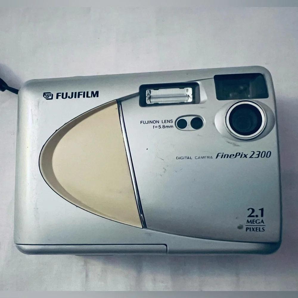 Fujifilm FinePix 2300 Digital Camera - Silver Not Working For Parts Or Repair